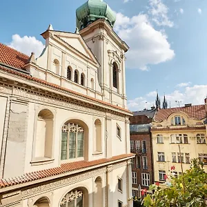 Old Town & Parking Assistance Проживание в семье