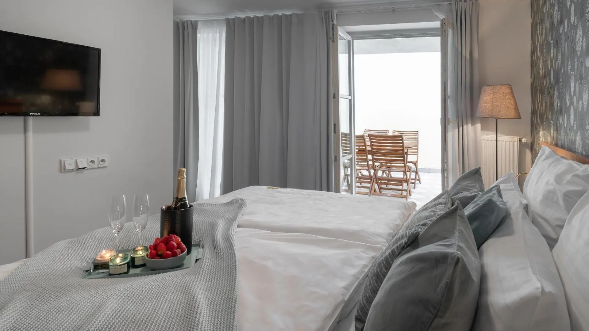 4 Elements Apartments Prague 0*,